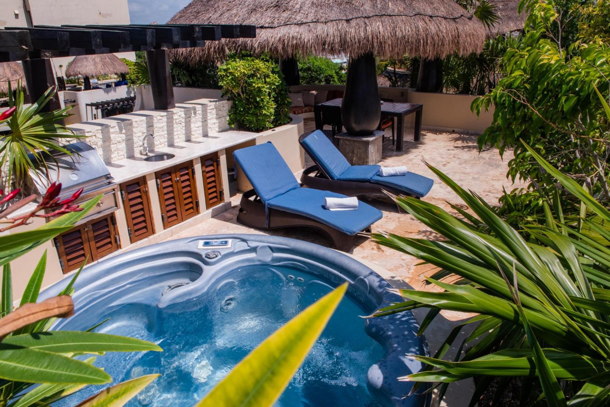 El Taj Oceanfront And Beachside Hotel